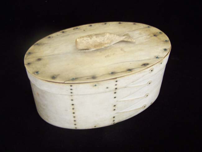 A large oval 19th century 'Four Finger' ANTIQUE Scrimshawed Whalebone 'DITTY" Box — image 7
